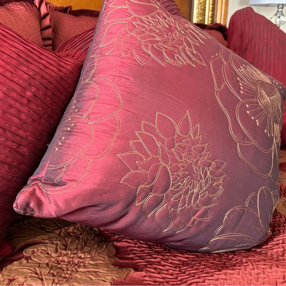 Elegant Burgundy and Gold Bedding Set